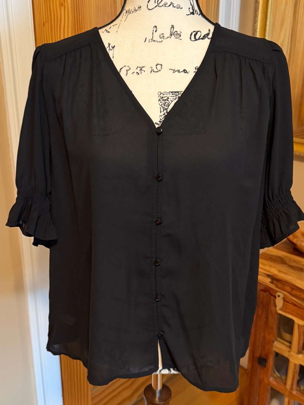 LOFT Women’s Black Button-Front V-Neck Blouse. Size Medium.